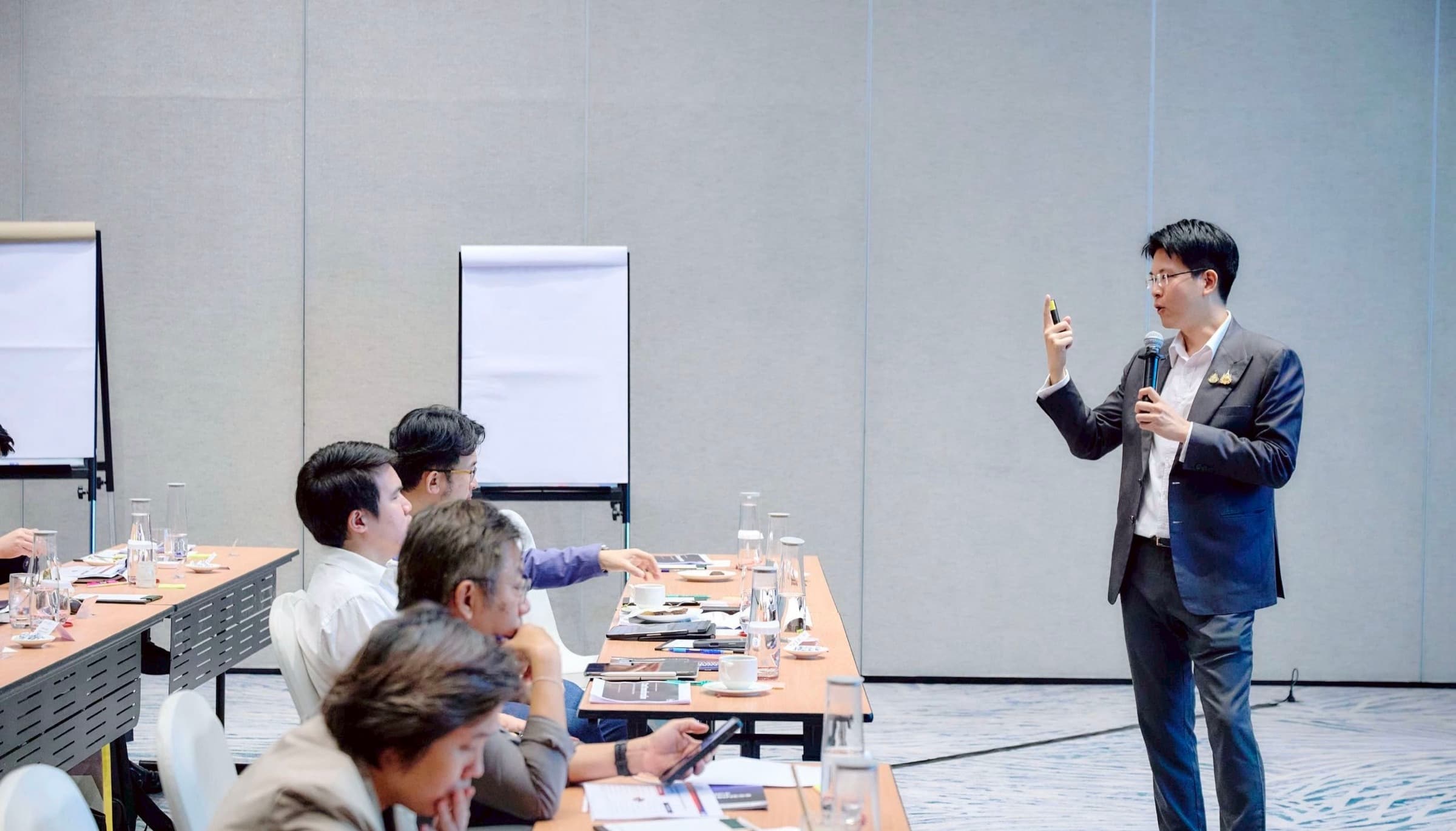Apirat Kongchanagul facilitating an executive leadership session